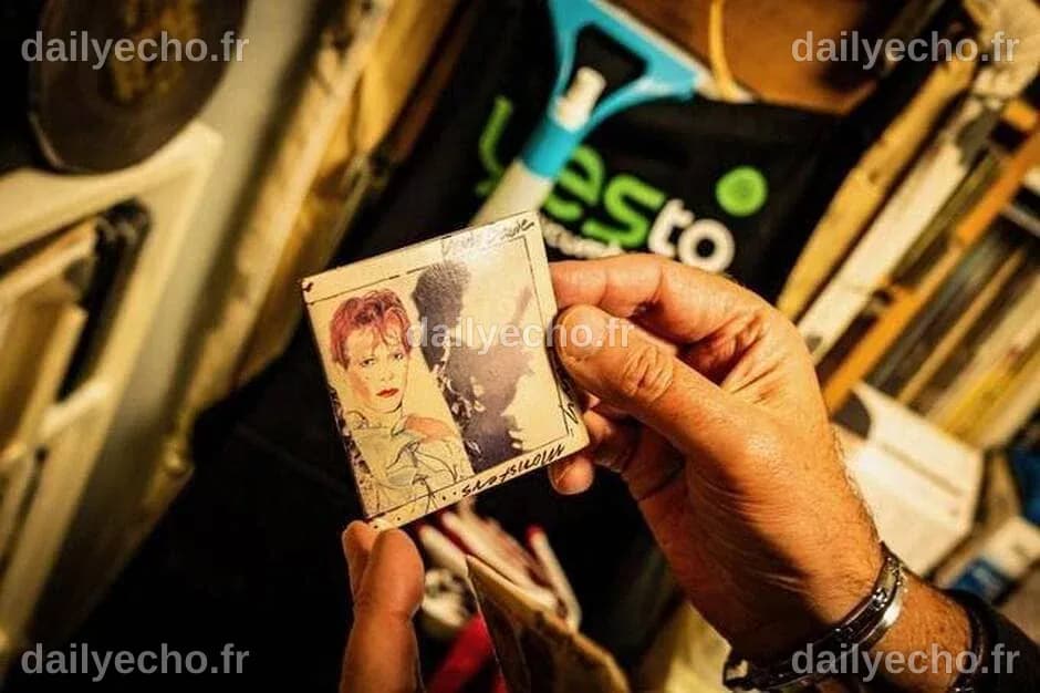 Ce Français est l'un des plus grands collectionneurs de David Bowie ...